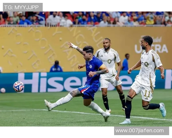 克卢日与索陆的激烈对决揭示了足球战术与团队合作的重要性